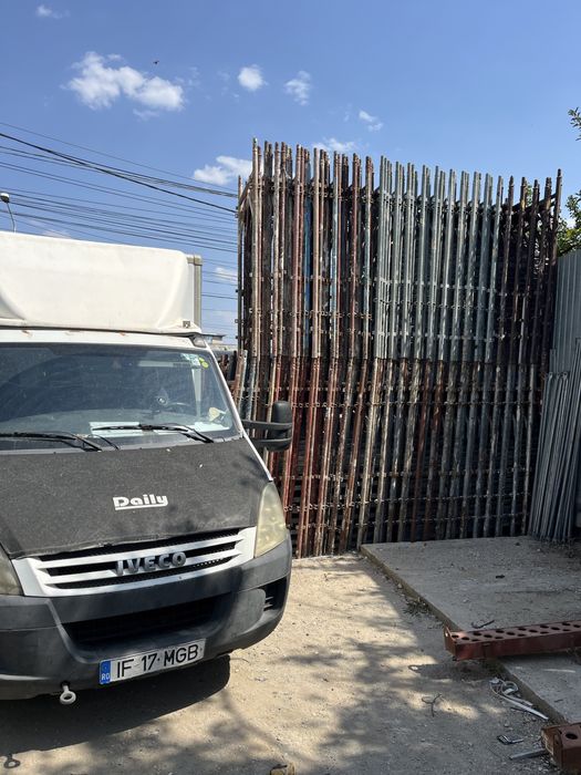 Închiriz schela si popii metalici