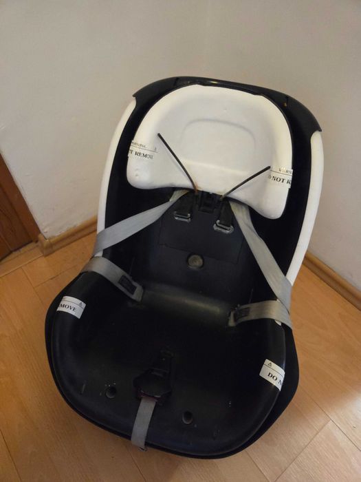 Scoica auto Maxi-Cosi + baza ISOFIX (set complet)