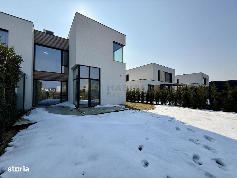 Vila tip duplex in Amber Forest, langa padure