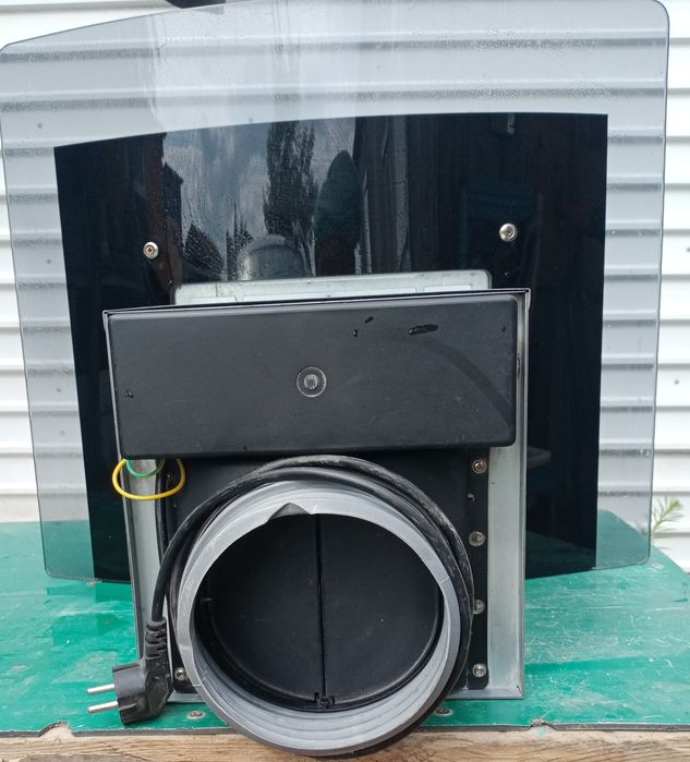 Продам вытяжку на кухню