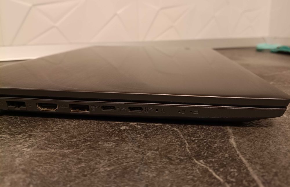 Laptop Lenovo V330-15IKB i3 Gen 8 / 8GB RAM / SSD 256GB / Win 11