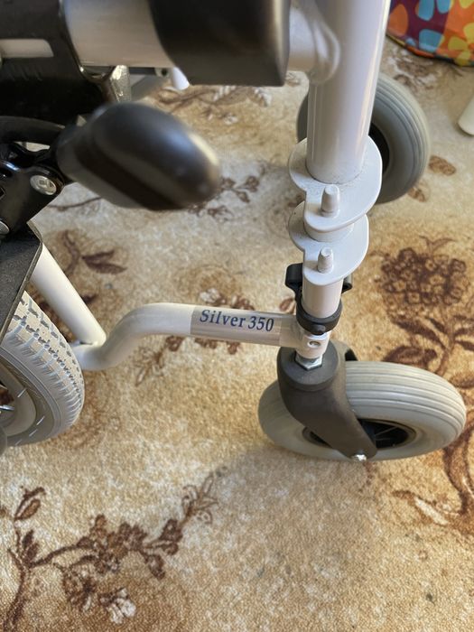 Продам почти новую инвалидную коляску