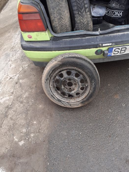 Roti tablă cu cauciucuri uzate