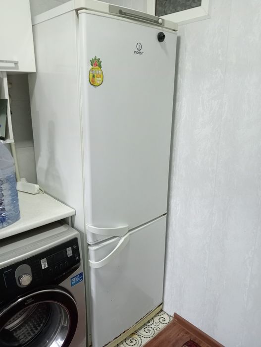 Холодильник Indesit, 2 отделения, хороший вариант