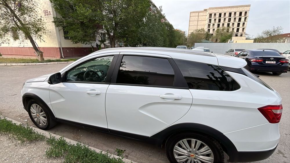 Lada Vesta cross