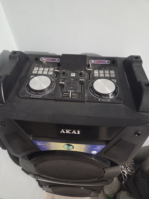Vând boxa Bluetooth Akai Dj S5H