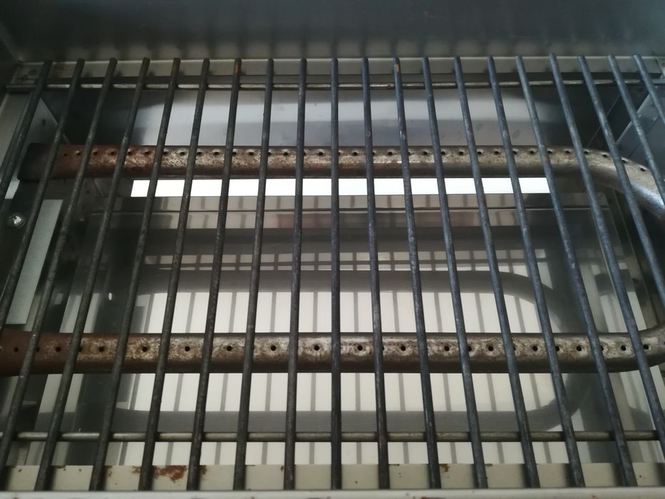 Газово барекю скара с вулканични камъни