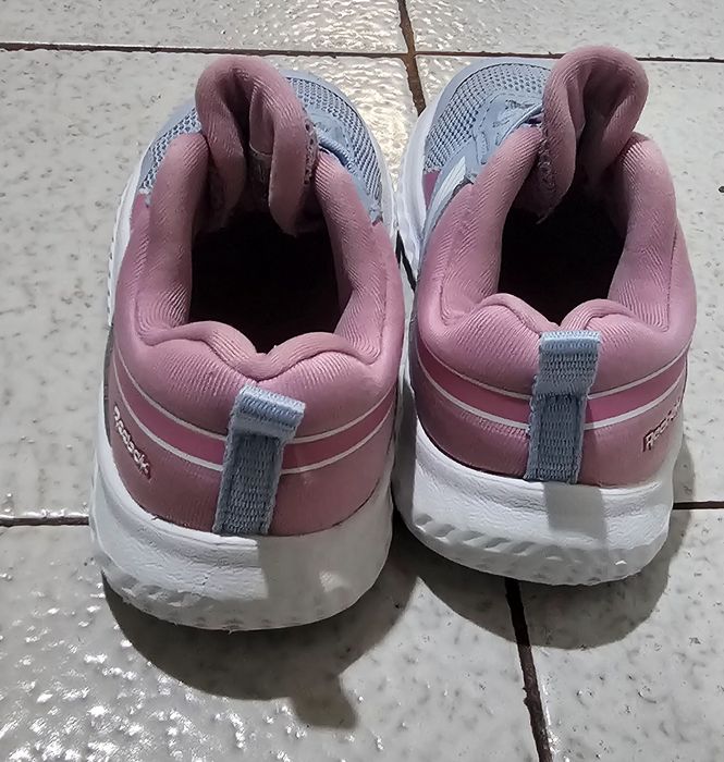 Запазени детски обувки Reebok 24