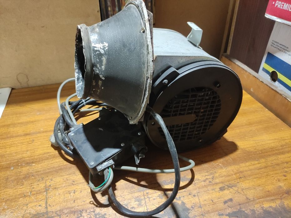 Центробежен вентилатор 190w
Работи отлично със бутони за управление.
М