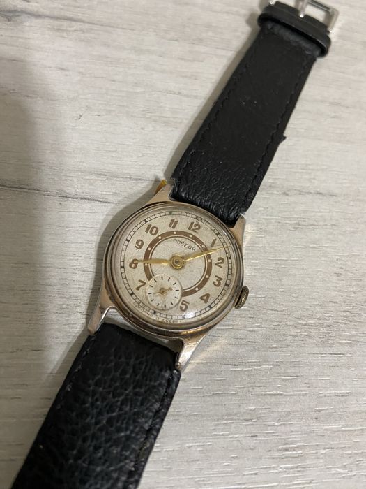 Механические  часы  Победа