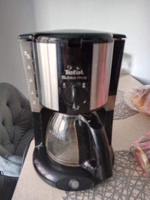 Cafetiera neagra Tefal