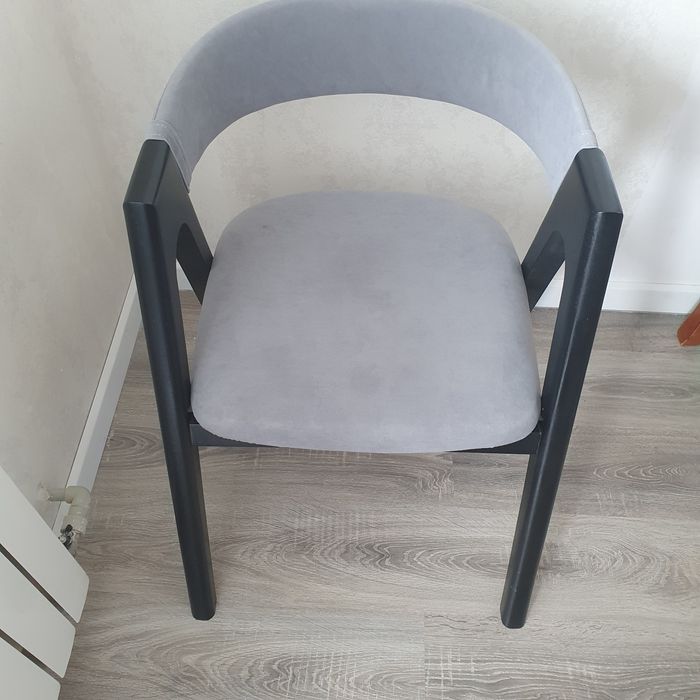 Продам стулья новые