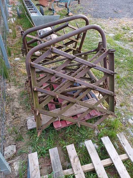 Utilaje agricole plug grapa incarcator in tirant de gunoi