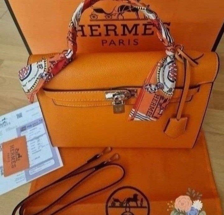 Geanta damă model Kelly+esarfa cu 2 fete,saculet, etichetă