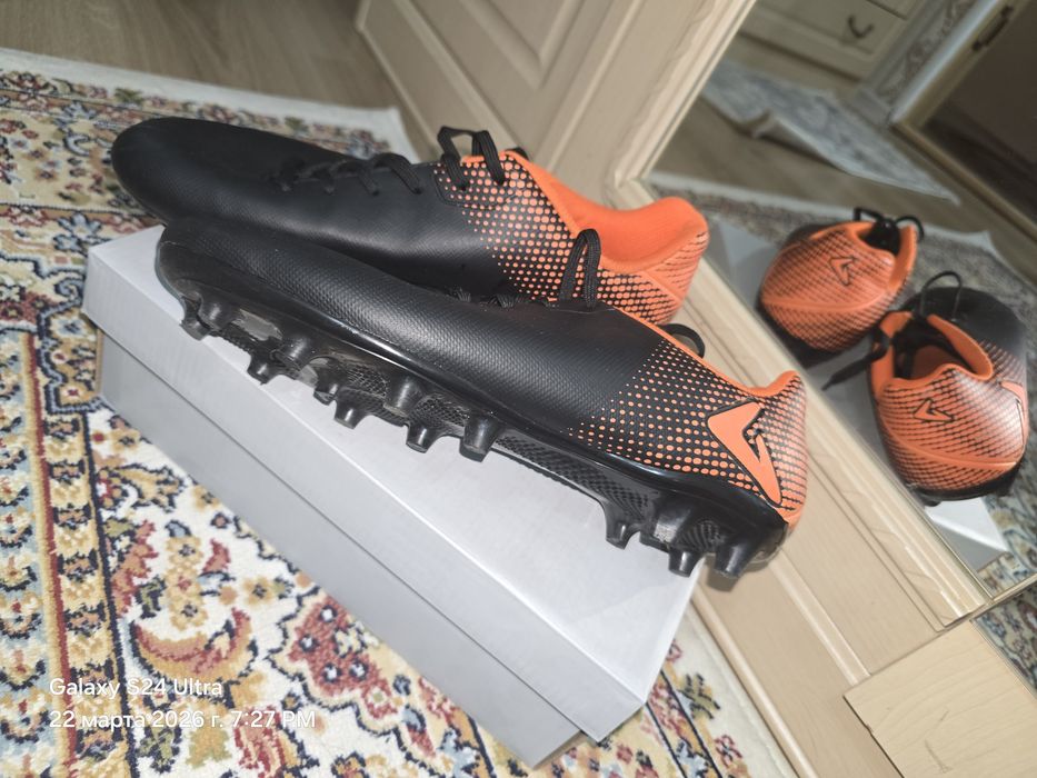 Продам бутцы на 43размер