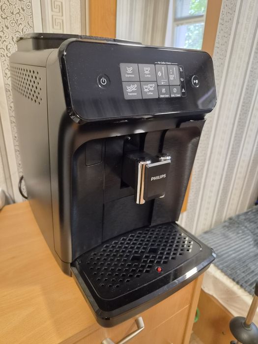Продавам кафеавтомат PHILIPS 1200series