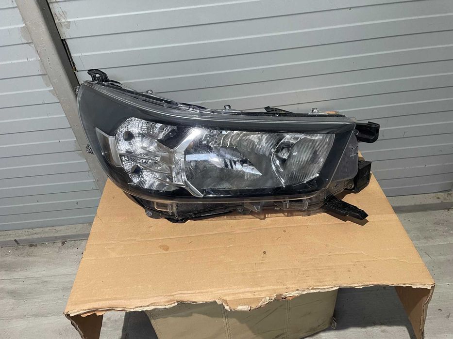 Far dreapta Toyota Hilux an 2020-2022 cod 811100KK60