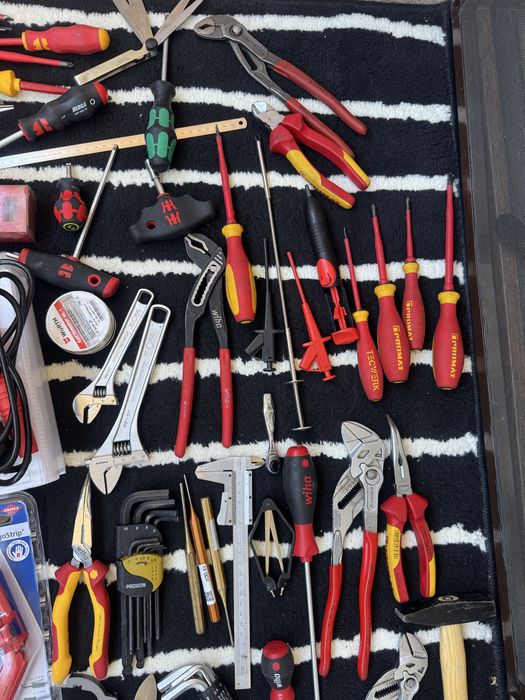 Diferite  scule , knipex , wera, wiha , bosch , geberit ,zebra ,wurth