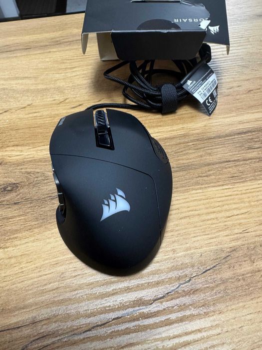 Vand mouse gaming corsair cu 12 butoane pe lateral- reglabile
