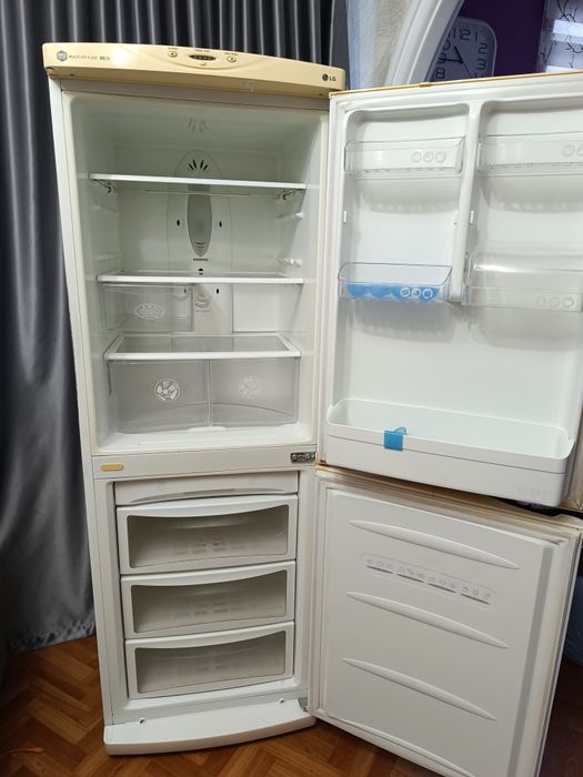 Холодильник LG рабочий