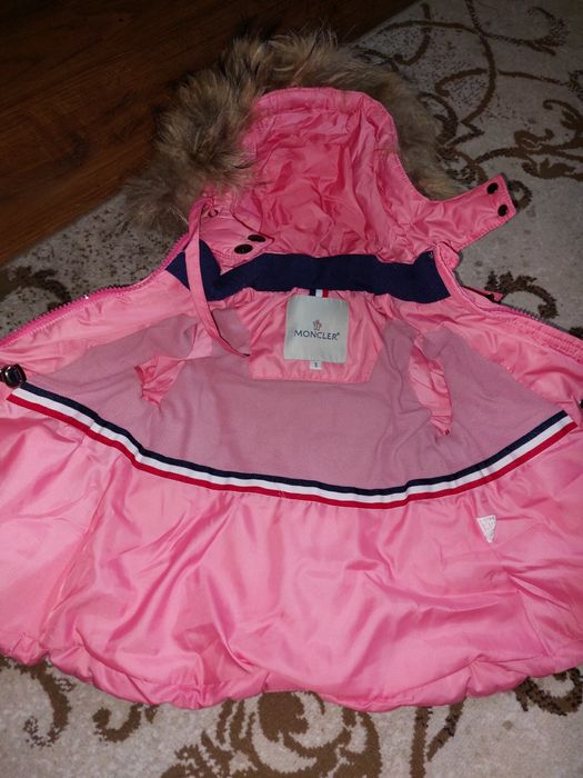 Продам курточку на девочку