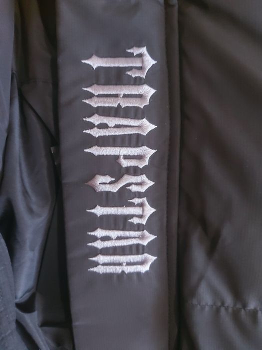 Продаю куртка TRAPSTAR в чёрном цвете.