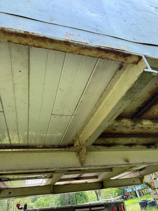 Pavilion apicol 36 de lăzi în pat cald pe 18 rame (se vinde fară lăzi)