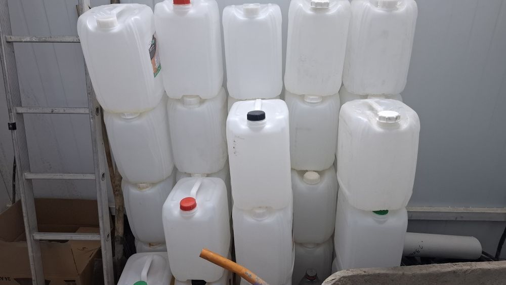 Продам канистры 20 л