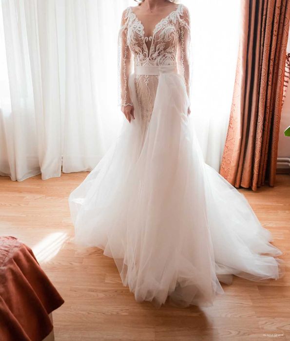 Vand rochie de mireasa sirena cu trena detasabila