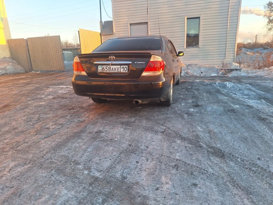 Машина Toyota Camry