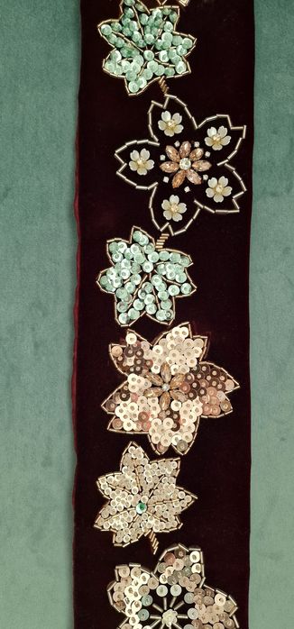 Brâu tradițional cusut de mână