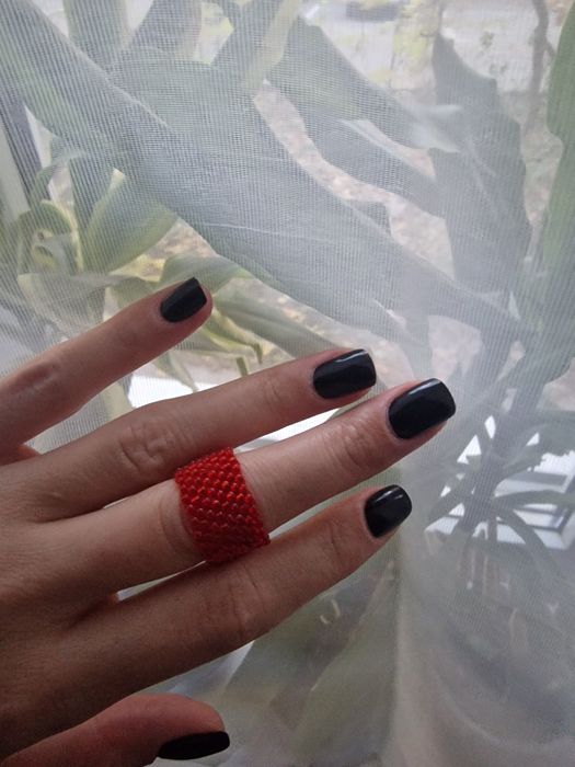 Inel hande made rosu