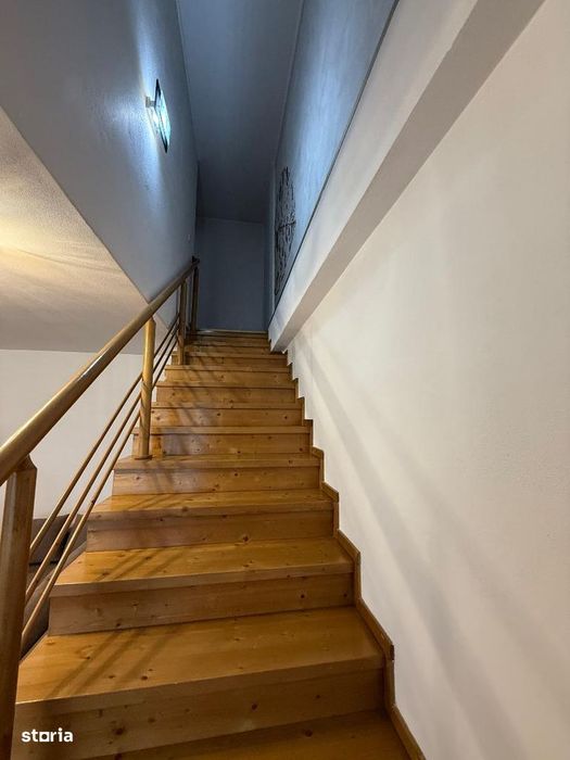 De vanzare Apartament 4 camere cu scara interioara zona Cetate-Piata.
