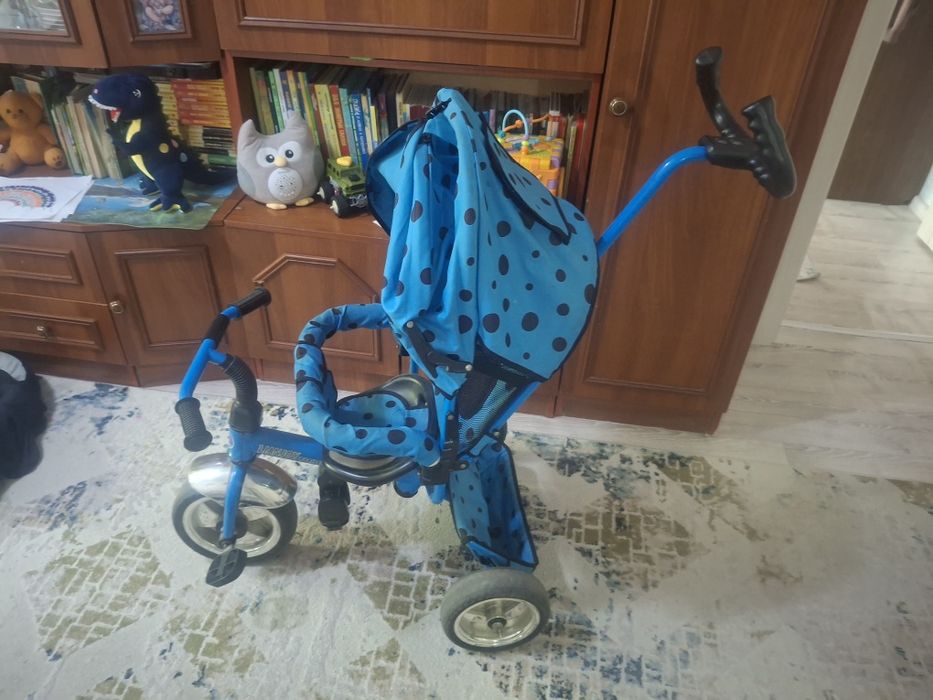 Продам велосипед детский с ручкой.