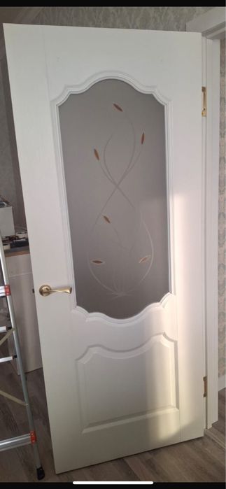 дверь межкомнатная , с витражем