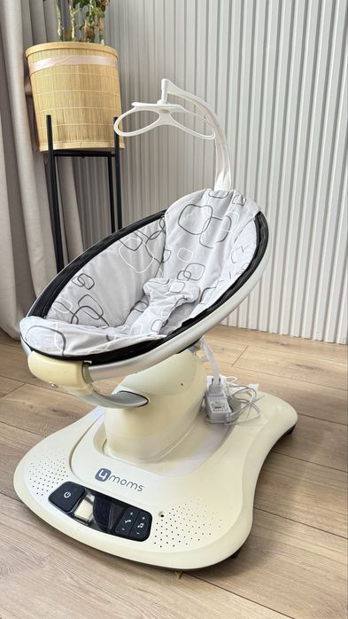 Продам 4 moms кресло-качалку