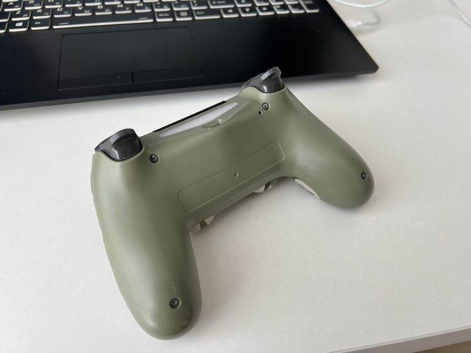 Продам оригинальный геймпад Sony DualShock 4 для PlayStation 4