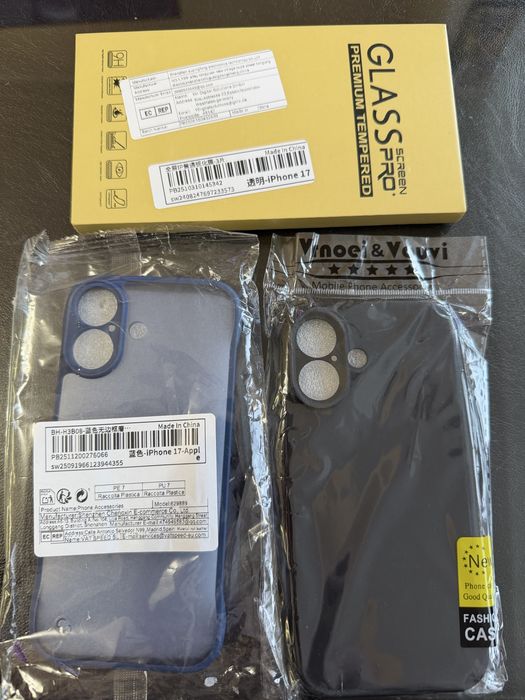 Продавам комплект кейсове и стъклен протектор за iphone 17