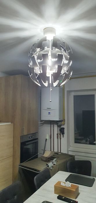 Vindem lustra tip glob