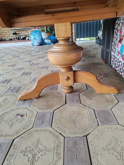 Продожа мебеля стол и диван