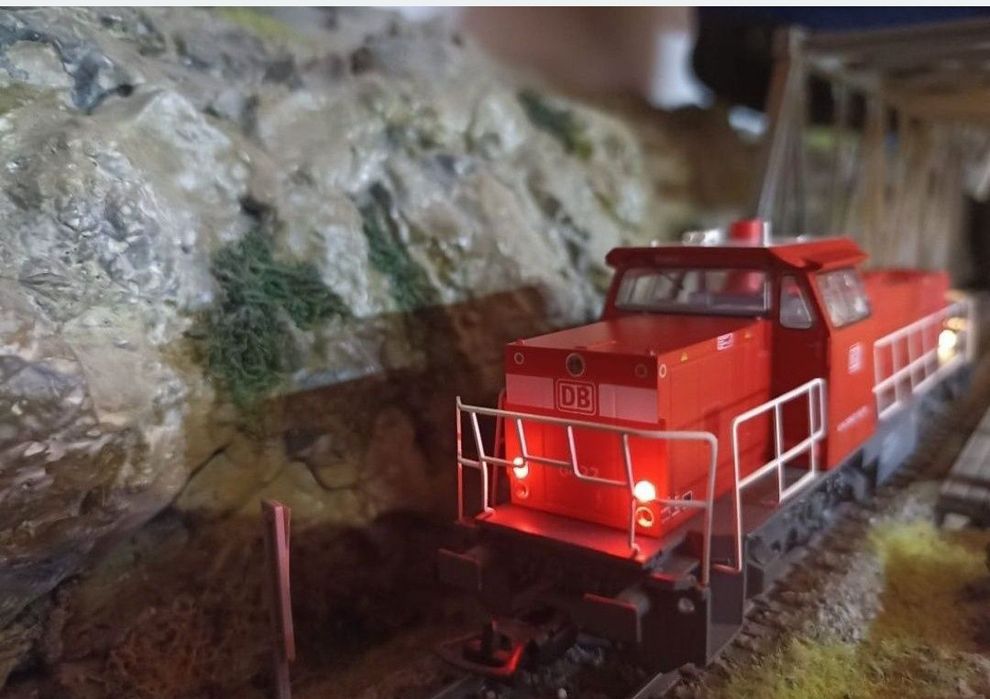 piko BR92 locomotiva digitala cu sunet

Lumini frontale alb/roșu
Tracț