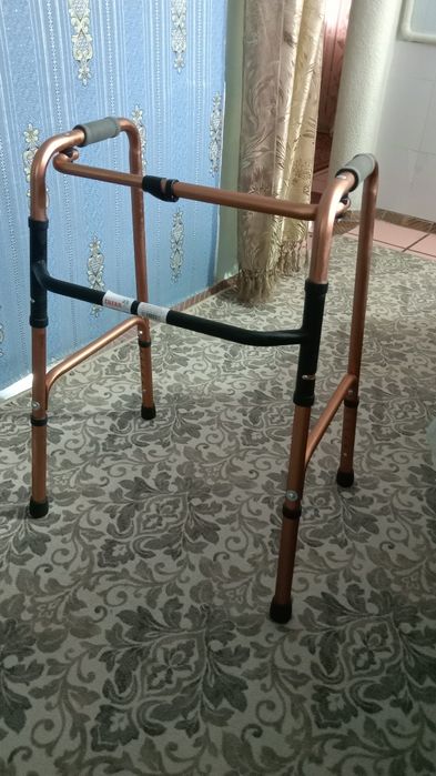 Продаются медицинские ходунки