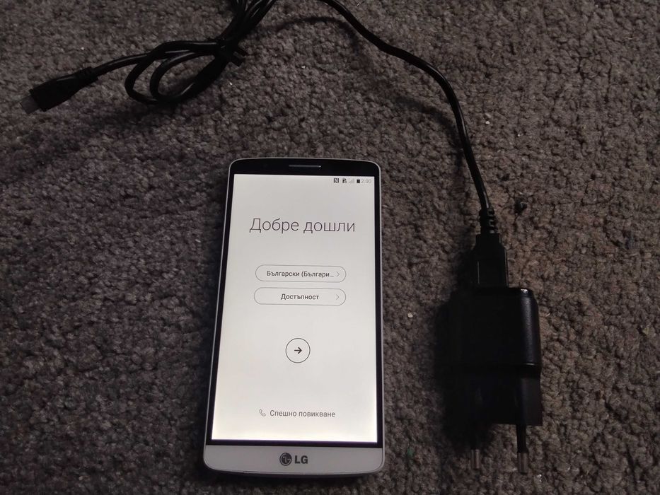страхотен оригинален смартфон LG с оригинално зарядно и нова батерия
