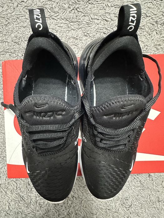 NIKE Air Max 270