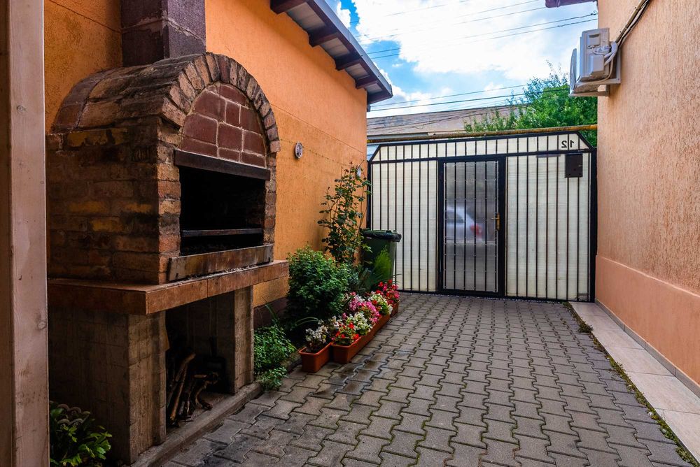 Casa 4 camere de inchiriat sau vanzare ( Pensiune)