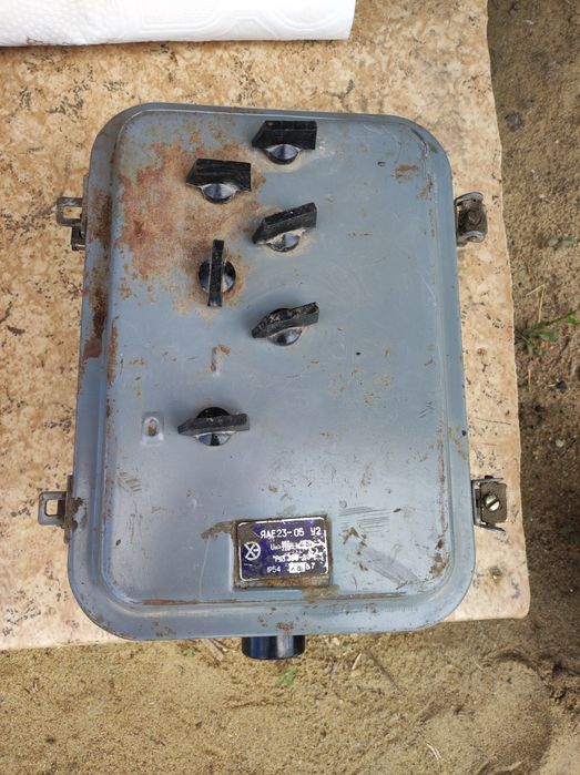 Продам щиток рубильник