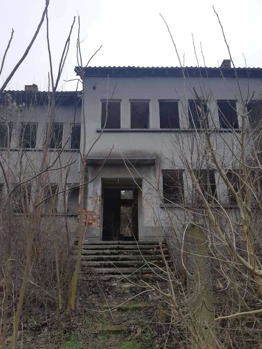 Сграда/ бивша детска градина !