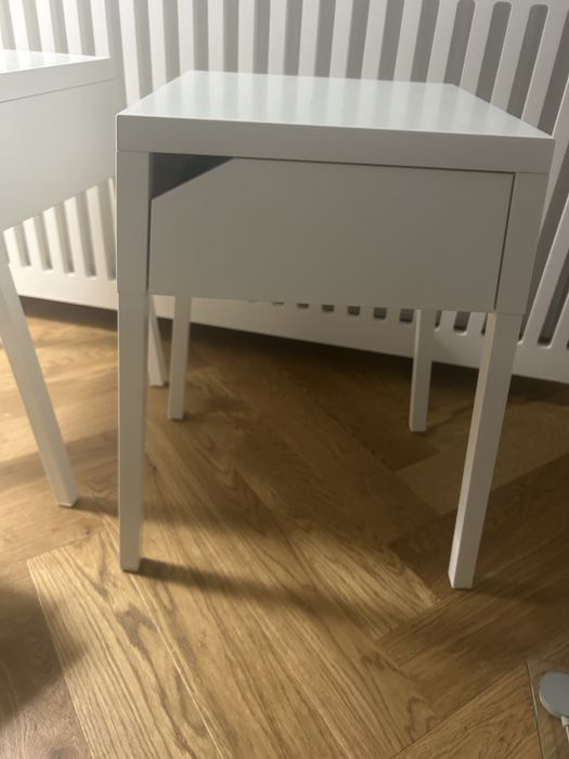 Noptiere design contemporan si elegant ambele 250 lei