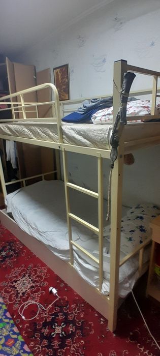 Железный кровать 2 ярусный.