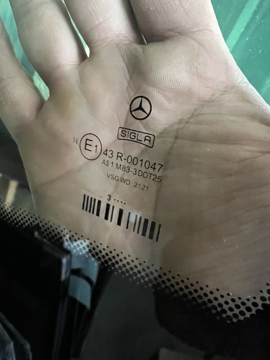 Лобовое стекло Мерседес